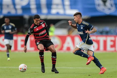 Oficial Flamengo Renova Volante At O Final De Nossofla