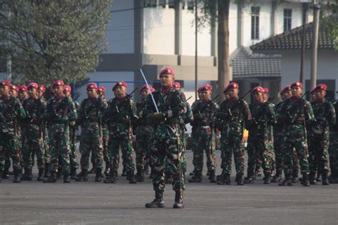 DANYONIF 6 MARINIR PIMPIN UPACARA PENGIBARAN BENDERA