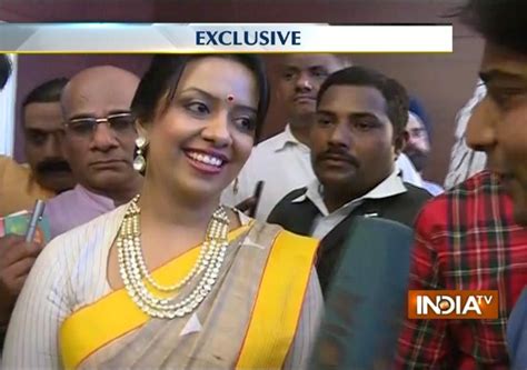 His Hard Work Pays Him Says Davendra Fadnavis Wife Amruta Youtube