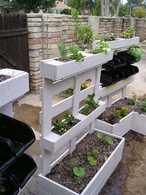 5 Awesome Ideas To Use Pallets For Garden Decor