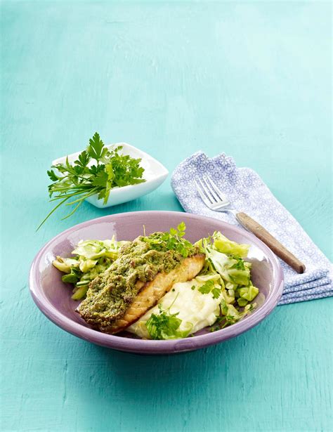 Lachs Mit Kr Uterkruste Und Spitzkohl Gem Se Rezept Lecker