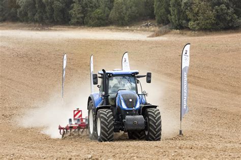 Bridgestone Presenta Vx Tractor Il Pneumatico Che Offre Eccellente