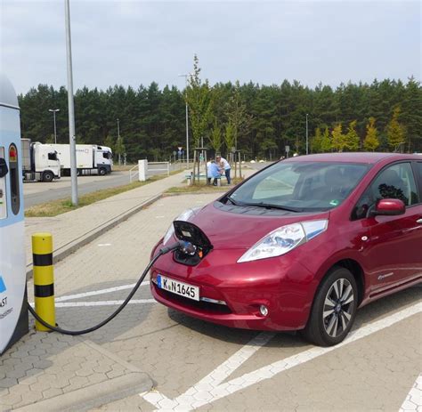 Warten auf den Start E Auto Förderung WELT