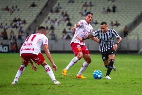 Escalação do Vila Nova time dúvidas e desfalques contra o Vitória