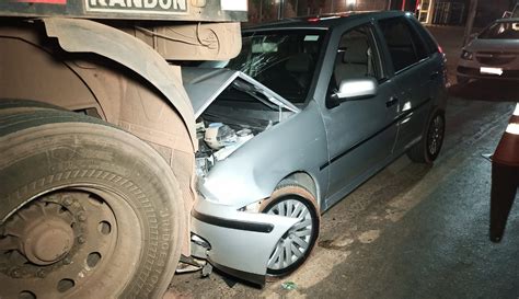 Colisão entre carro e carreta em Sinop deixa um ferido Só Notícias