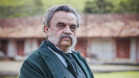 Globo tira ator José Dumont de novela após prisão por pedofilia e