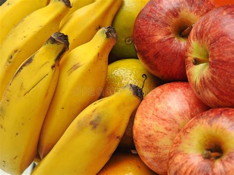 Primo Piano Di Una Certa Frutta Fresca Banane Mele Ed Arance