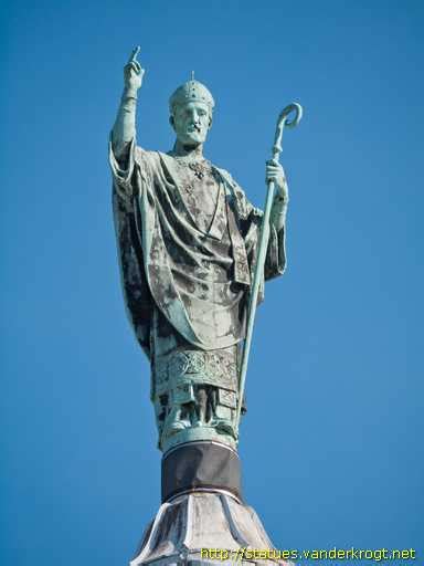 statue du dôme, basilique Saint-Martin de Tours - Saint Martin de Tours