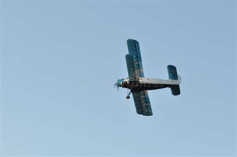 Old Plane Flying And Spraying The Crops Stock Image Image Of Aircraft