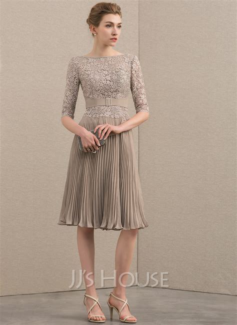 A Line Princess Scoop Neck Knee Length Chiffon Lace Cocktail Dress With