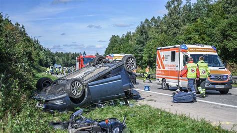 Zwei Menschen Sterben Bei Unfall Auf Der A