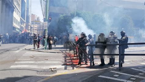 Marcha Del Magisterio Urbano En La Paz Deriva En Enfrentamientos Y