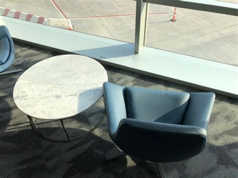 Review: United Polaris Lounge Newark (EWR) - Live and Let's Fly