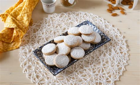 Polvorones The Spanish Recipe For Crumbly And Greedy Biscuits