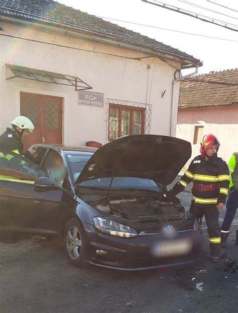 Foto O Femeie I Un B Rbat Au Fost Transporta I La Spital Accident Cu