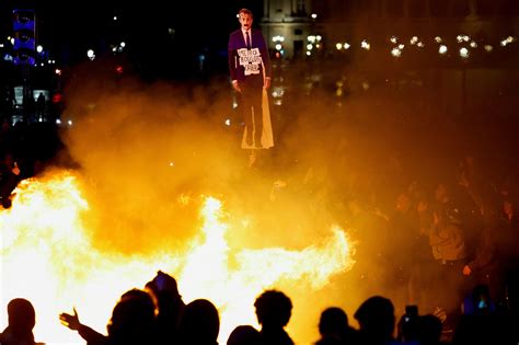 Εκτός ελέγχου η κατάσταση στο Παρίσι Ο Μακρόν απαγόρευσε τις