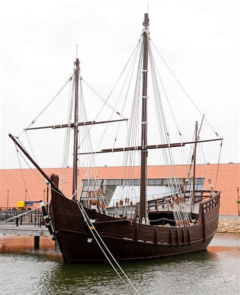 Réplica De La Carabela La Niña En El Muelle De Las Carabelas Paraje De La Cristóbal Colón