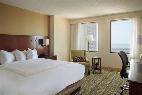 Cleveland Marriott Downtown at Key Tower Cleveland | Bookonline.com