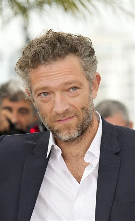 Vincent Cassel de 56 años se deja ver con su nueva novia Narah