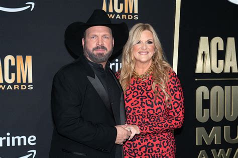 Trisha Yearwood And Garth Brooks Both Shared Pic Holding Hands Days