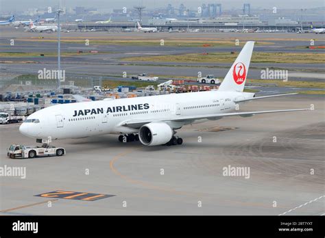 Japan Airlines Boeing Ja J Being Pushed Back At Tokyo Haneda