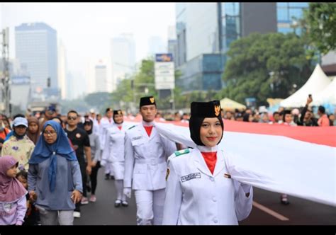 Bendera Merah Putih Membentang Sepanjang 300 Meter Di Kirab Pancasila