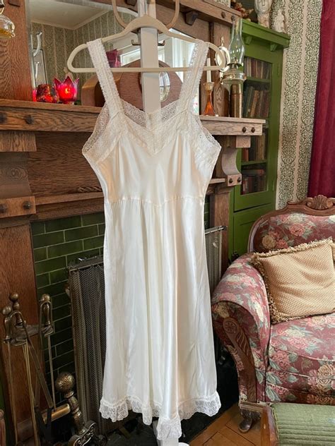Vintage Ivory Satin And Eyelet Lace Slip Lingerie B Gem