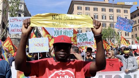 Non Sulla Nostra Pelle Il Corteo Dei Migranti Contro Il Decreto