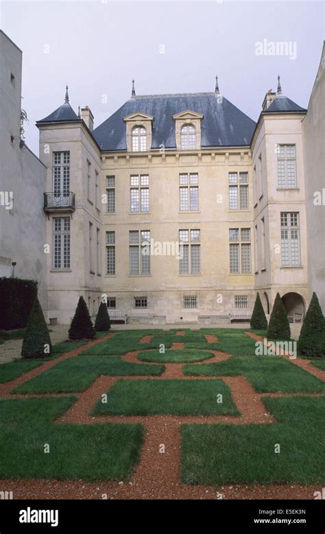 France Paris 3e Le Marais Musee Cognac Jay Hotel De Donon Facade