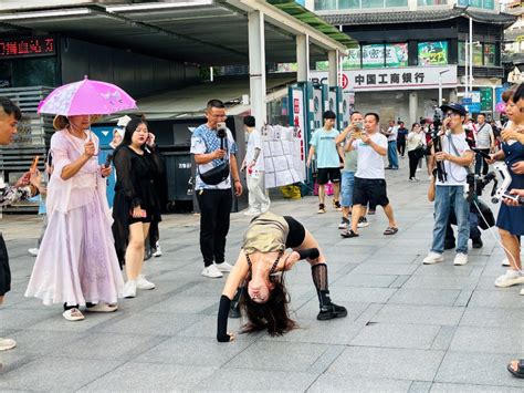 现象级直播：为什么是在深圳东门？ 各地新闻 烟台新闻网 胶东在线 国家批准的重点新闻网站