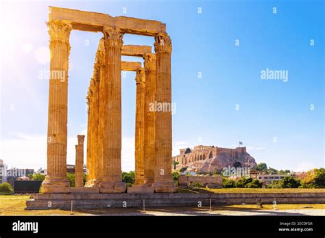 Templo de Zeus con vistas a la Acrópolis Atenas Grecia Estos son