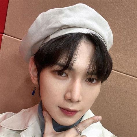 Yeosang Ateez Icon Lq Icon Fashion Newsboy