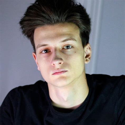 Crear Альберт / Albert (Youtuber, Blogger) Portada de voz AI