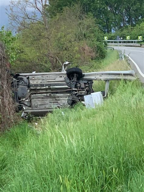 INCIDENTE IN VALSUSA AUTO SI RIBALTA SULLA STATALE ValsusaOggi