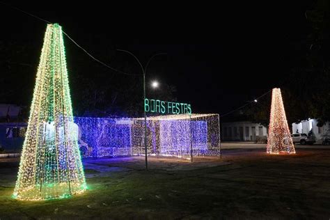 Luzes natalinas da Avenida Olívia Flores foram acesas nesta sexta feira