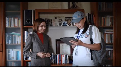 UNFPA Moldova Raisa Pușcașu the census enumerator for the President