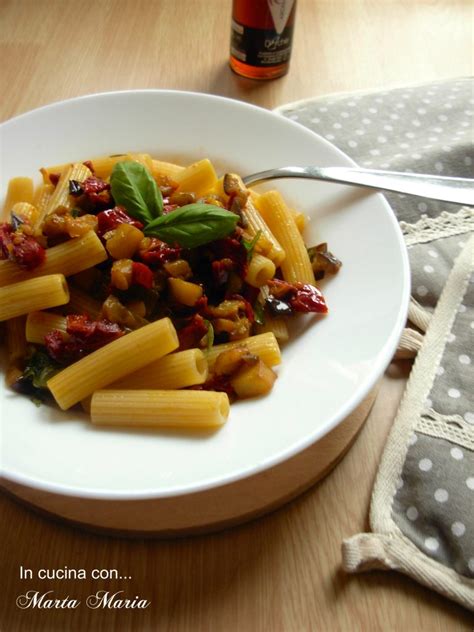 Pasta Con Melanzane E Pomodori Secchi Ricetta Facile In Cucina Con