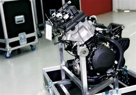 Building Moto2 Honda Cbr Race Bike Engines Take A Behind The Scenes