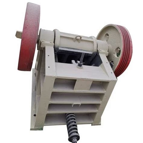 Mild Steel Stone Crusher Machine For Industrial Capacity 30ton Hr At