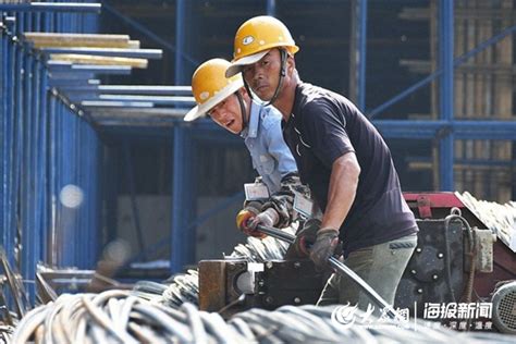 头顶烈日脚踩钢筋 致敬日照工地上的劳动者日照新闻大众网