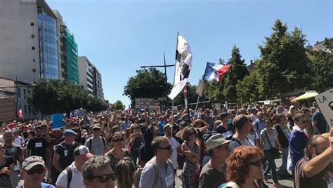 Pass Sanitaire Des Milliers De Personnes Manifestent Une Nouvelle