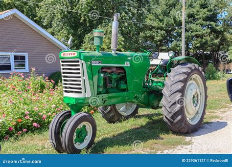 Vintage Oliver 880 Tractor Editorial Photography Image Of Beautiful 229361127