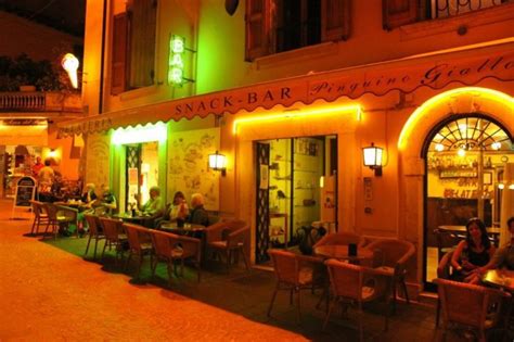 Ristorante Gelateria Pinguino Giallo A Gardone Riviera Lago Di Garda