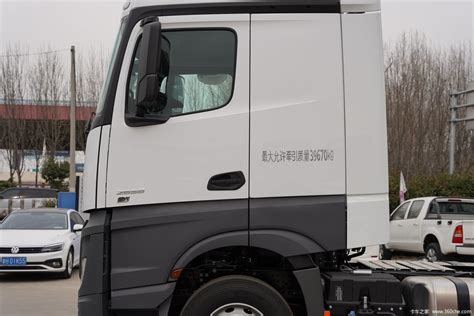 图奔驰 Actros C重卡 专享版 580马力 6X4 AMT自动挡牵引车 国六 BJ4266Y6DHL 01 实拍图片