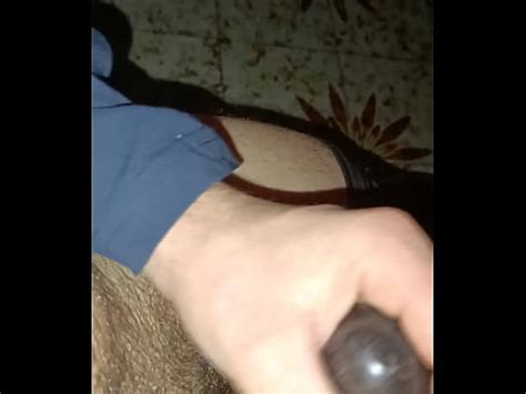 Masturbación con leggins de cuero negro y extensor de pene XVIDEOS