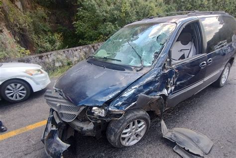 Chocan de frente 2 camionetas en la Zinapécuaro Hidalgo un lesionado