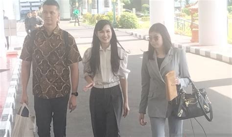 Sandra Dewi Hadir Di Kejaksaan Agung Sebagai Saksi Apakabar Co Id