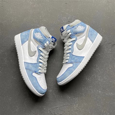 Air Jordan 1 Hyper Royal 555088 402 Release Date