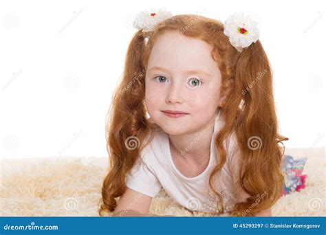 Petite Belle Fille Avec Les Cheveux Rouges Image Stock Image Du