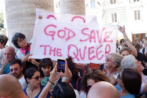 I Funerali Di Michela Murgia Migliaia In Piazza Del Popolo